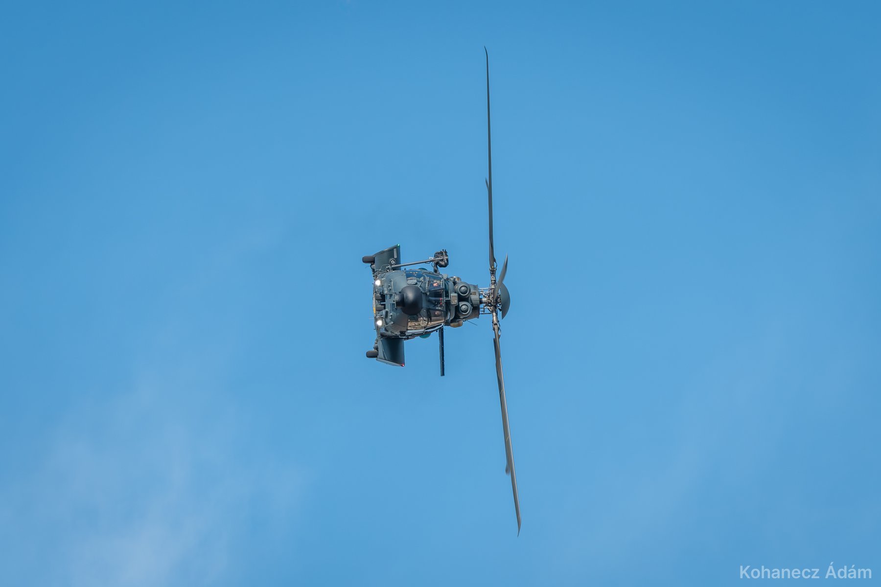 Airbus H225M Műrepülés közben