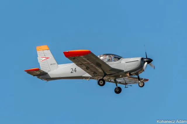 ZLIN 242L